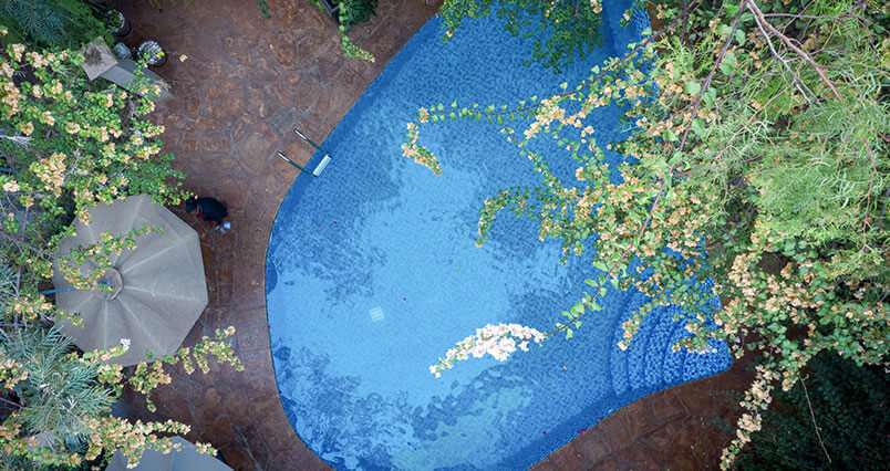 OUTDOOR SWIMMING POOL